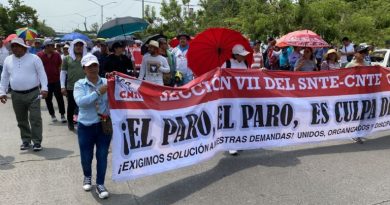 Pese a aumento salarial, maestros estallan paro indefinido en Chiapas