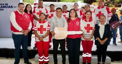 Entrega Salomón Jara 21 ambulancias de traslado para fortalecer la atención médica en Oaxaca