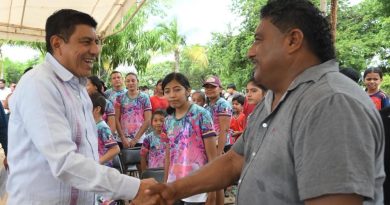 Entrega Salomón Jara unidad deportiva en Puerto Escondido, San Pedro Mixtepec