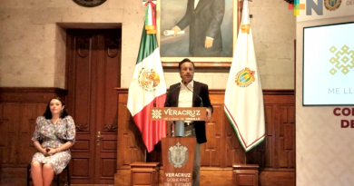 Anuncia gobernador aumento de 10 por ciento para maestros de Veracruz