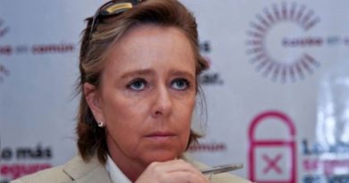 AMLO anuncia batalla legal contra María Amparo Casar por pensión de Pemex