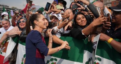 ANTE 600 MIL PERSONAS EN EL ZÓCALO, PRESIDENTA CLAUDIA SHEINBAUM SOSTIENE: MÉXICO AVANZA CON DIGNIDAD, CON JUSTICIA, CON UNIDAD Y CON LA FUERZA INVENCIBLE DE SU PUEBLO