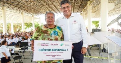 Cumplen Gobierno de Oaxaca y Federación con Mipymes afectadas por el paso del huracán Erik en Pinotepa Nacional