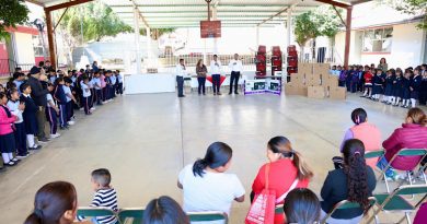 Entrega Iocied equipamiento tecnológico y mobiliario a Primaria Benito Juárez de Cuilápam de Guerrero