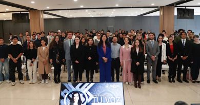 INVITA KENIA LÓPEZ RABADÁN A LAS MUJERES DE LA UNIVERSIDAD ANÁHUAC A ROMPER EL TECHO DE CRISTALPara: 