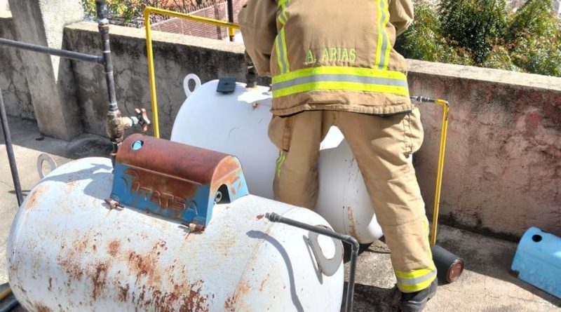 Atiende Heroico Cuerpo de Bomberos explosión en domicilio de la colonia Reforma, de la ciudad capital