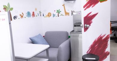 Brinda Secretaría de Administración espacio digno para la lactancia materna 