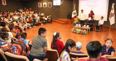 Comparte Salomón Jara lectura con estudiantes de Valles Centrales
