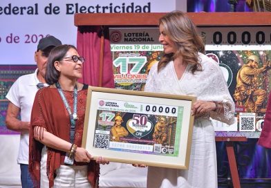 Llega la CFE a 50 millones de usuarios y la cifra es celebrada con billete y sorteo de Lotería Nacional