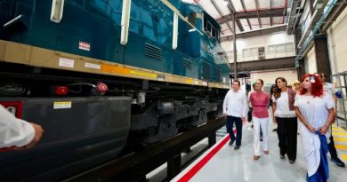 PRESIDENTA CLAUDIA SHEINBAUM ANUNCIA LLEGADA DE LAS PRIMERAS 12 LOCOMOTORAS DEL TREN MAYA DE CARGA; SE INAUGURA EN 2027