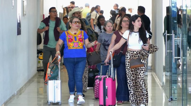 Se movilizan 2.15 millones de personas en aeropuertos de Oaxaca de enero a julio: Sectur