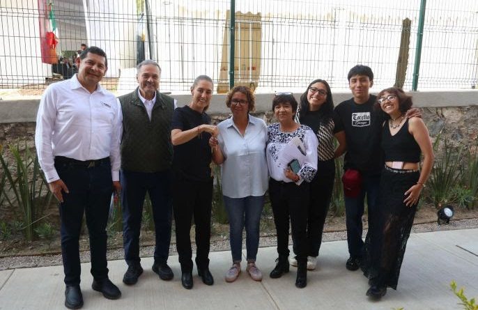EL PROGRAMA DE VIVIENDA BENEFICIARÁ A 12 MILLONES DE FAMILIAS; ES UN CAMBIO PROFUNDO, SOMOS UNO MISMO EL PUEBLO Y EL GOBIERNO: PRESIDENTA CLAUDIA SHEINBAUM ENTREGA VIVIENDA PARA EL BIENESTAR EN PUEBLA