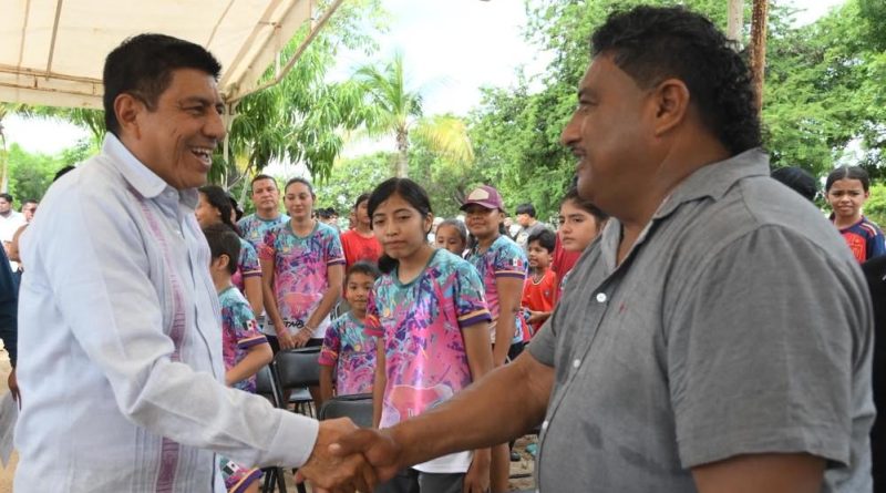 Entrega Salomón Jara unidad deportiva en Puerto Escondido, San Pedro Mixtepec
