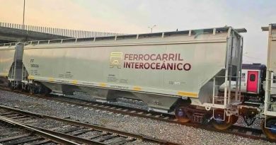 Gobierno de Oaxaca enfrenta rezago educativo: entrega techado en escuela de la Costa