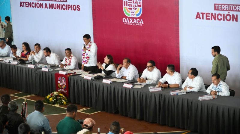 Anuncia Salomón Jara apoyos integrales en favor del desarrollo de Santa Cruz Zenzontepec